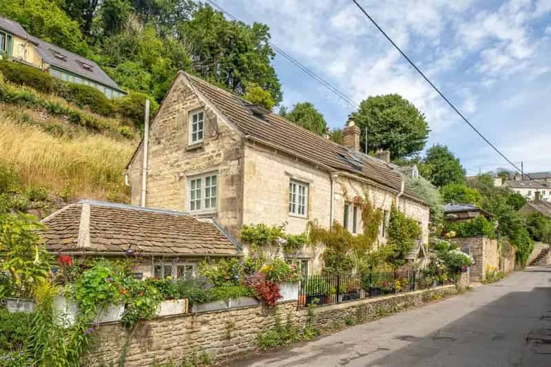 4 Bedroom Detached Cotswold House for Sale
