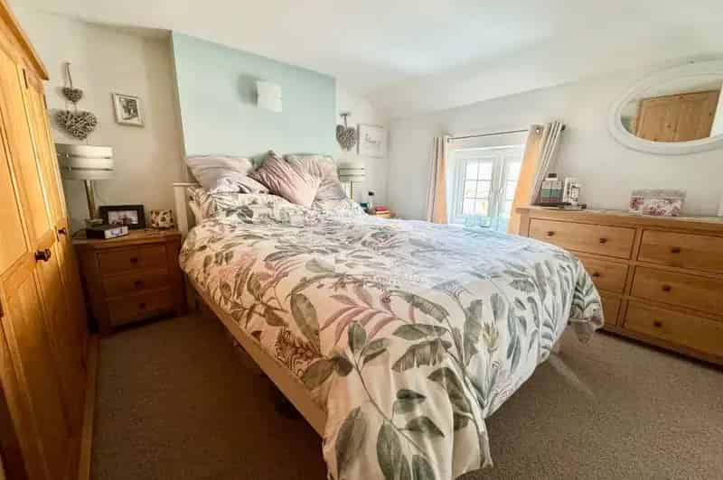 2 Bedroom Semi Detached House Shavington Cheshire CW2