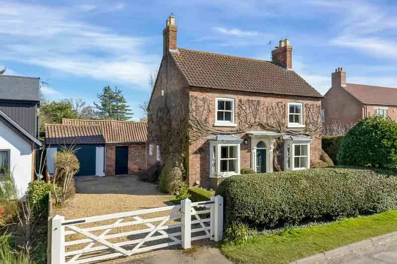 3 Bedroom Detached House Hickling Beautiful Orangery Gardens