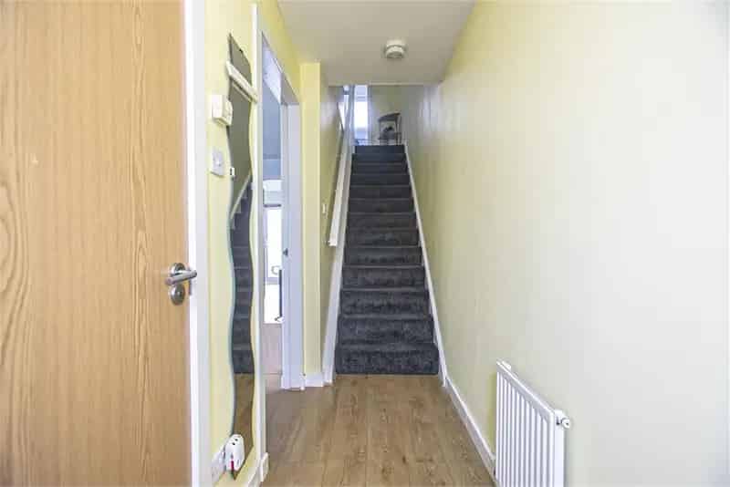 3 Bed Semi Detached House Near Amenities and Schools