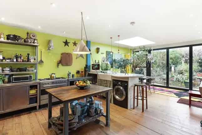 Semi Detached Family Home 2200 sq ft 4 Beds 2 Baths London NW10