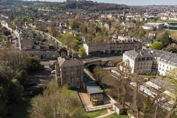3 Bedroom Flat for Sale in Bath
