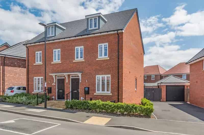 3 Bedroom Semi-Detached House for Sale in Acocks Green