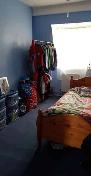 2nd Floor Flat with Balcony Garden and Parking Near Schools