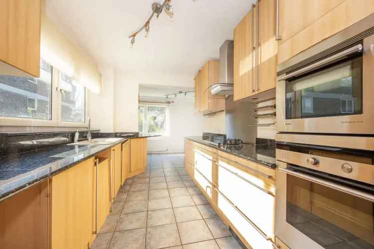 3 Bedroom Flat for Sale near Wimbledon