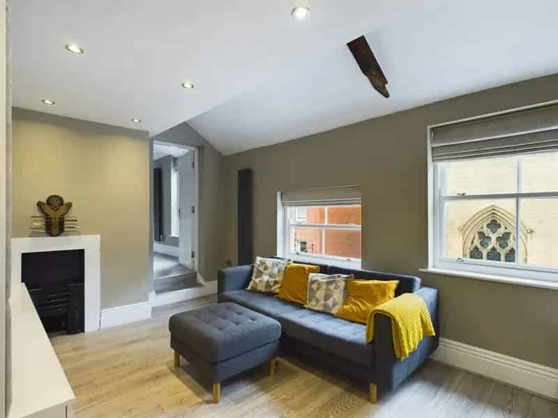 Sheffield Penthouse - 3 Beds, 2 Baths, Fully Furnished