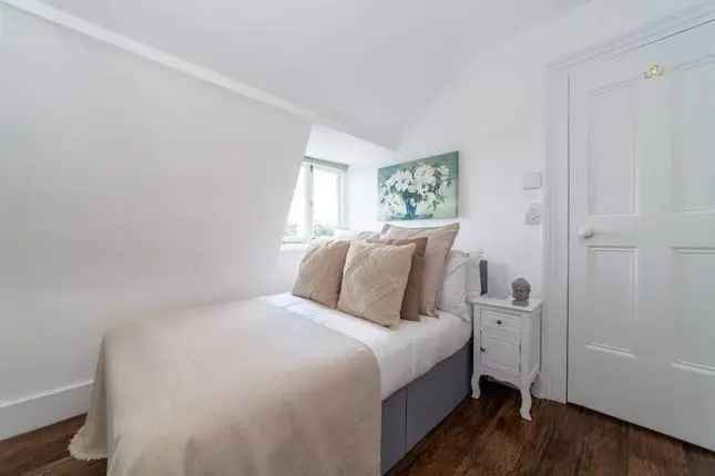 Maisonette to rent in Hill Rise, Richmond, Richmond TW10