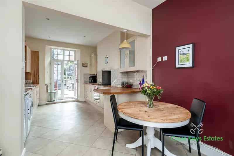 5 Bedroom Detached House to Rent in Stoke Village