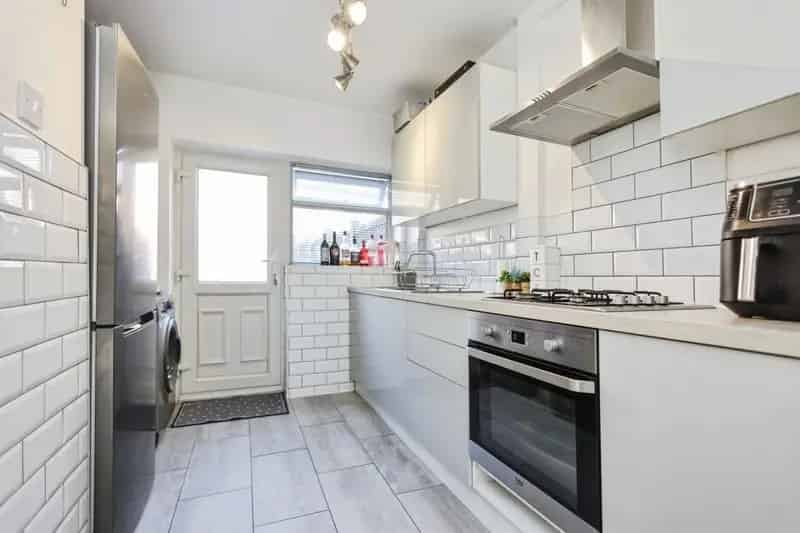 Three Bedroom House For Sale Near Local Shops and Schools