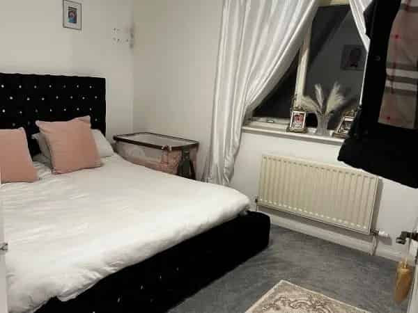 1 Bed Flat Highbrooms Huge Garden Parking Close Train Station