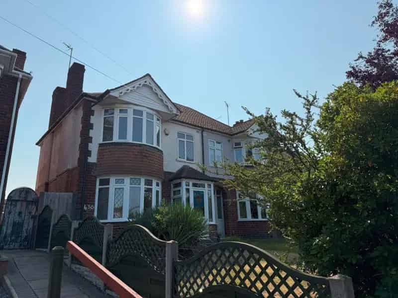 3 Bedroom Semi-Detached House To Rent