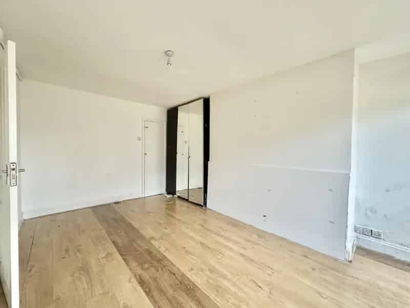 2 Bedroom Flat for Sale - No Onward Chain