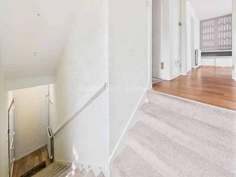 2 Bed Upper Cottage Flat for Sale