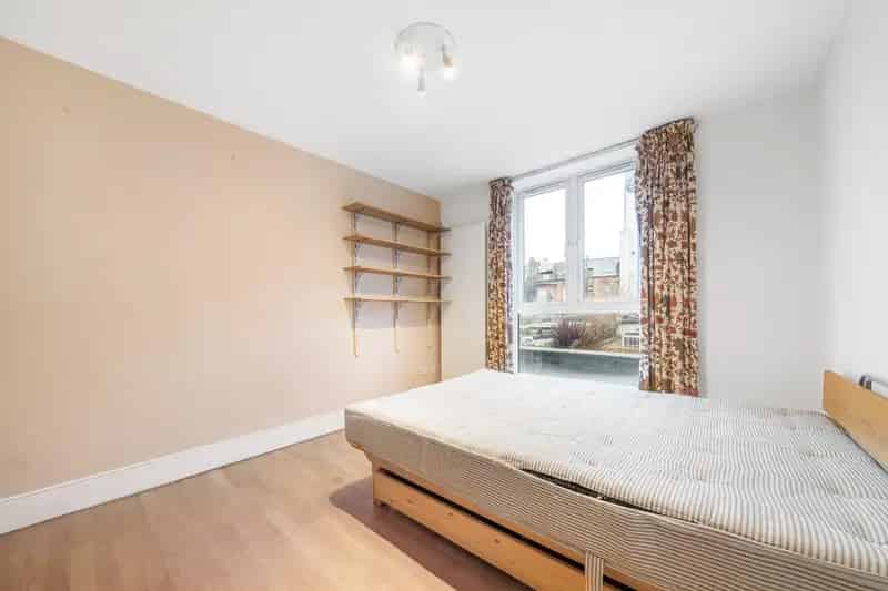 2 Bedroom Flat House to Rent in Brixton