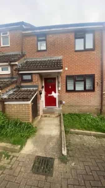 3 Bedroom End Terrace House Large Garden Driveway