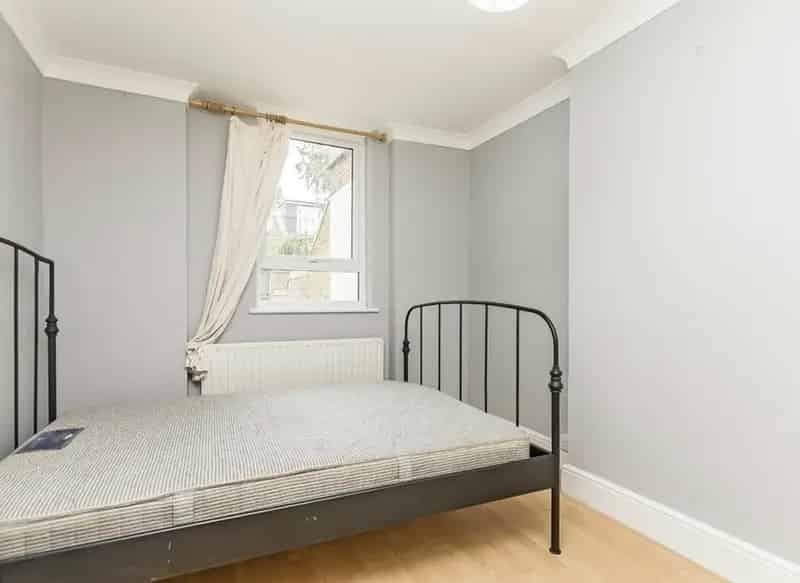 One Bedroom Period Conversion Apartment Near West Ealing Station