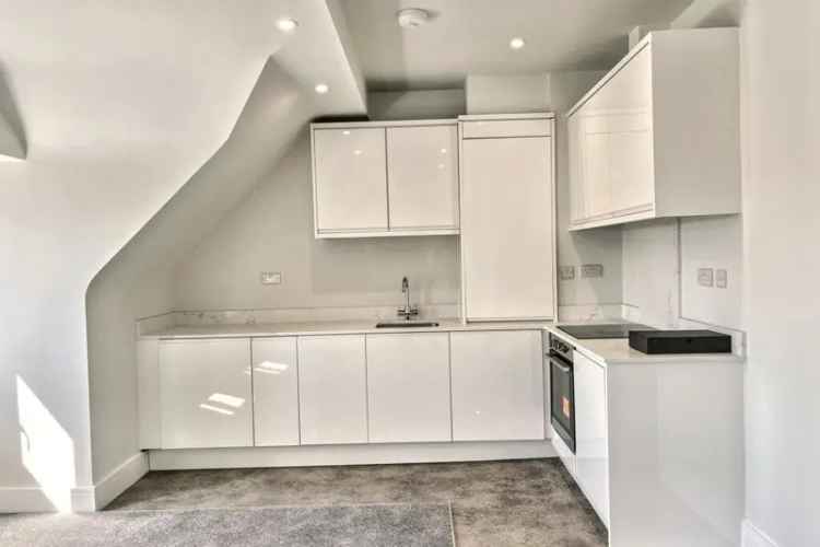 2 Bedroom Flat for Sale Near Cliff Top