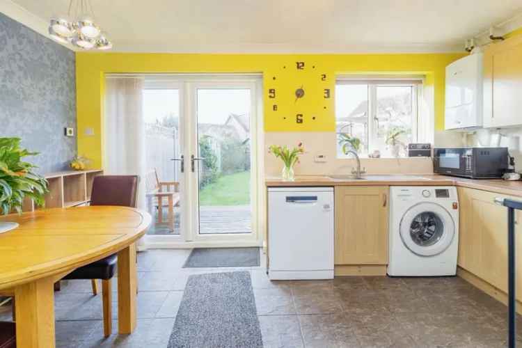 3 Bed Semi-Detached House Browns Wood Family Home Solar Panels Garage