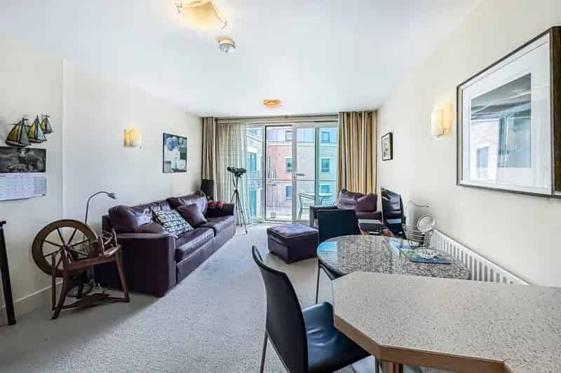 1 Bedroom Flat for Sale Poole Quay Stunning Balcony Views