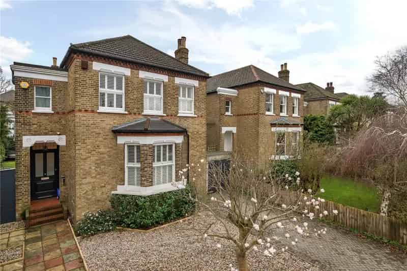3 bedroom house in London