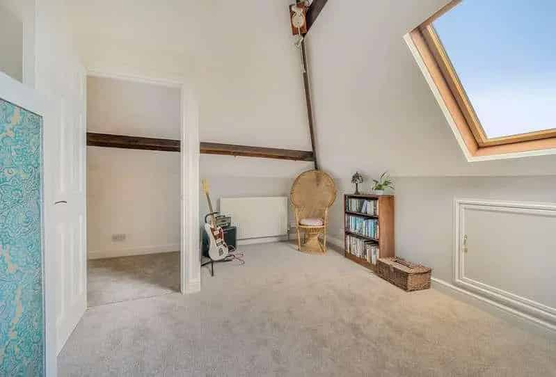 2 Bed Flat for Sale near Gloucester Road