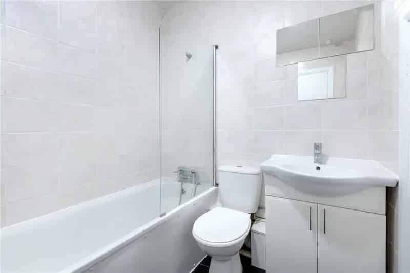 1 Bedroom Maisonette London - Recently Refurbished Flat