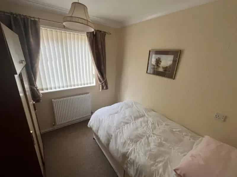 2 bed house for sale