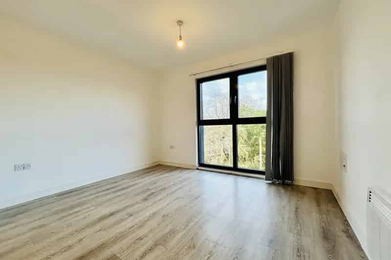 One Bedroom Apartment with Modern Finishes and Integrated Appliances