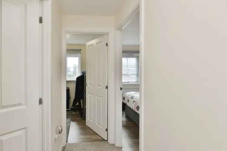 2 Bed Semi-Detached House Fairfields Modern Open Plan Living Family Home