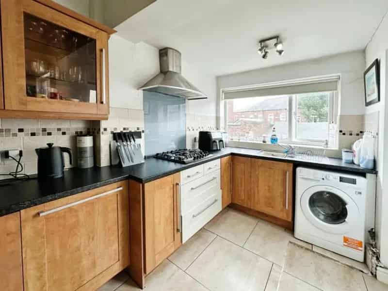 2 Bed House for Sale - Modern Kitchen, Two Double Bedrooms, Private Garden