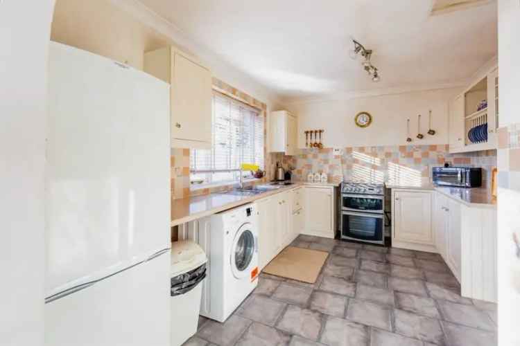 House For Sale in Church Street, Finedon, England