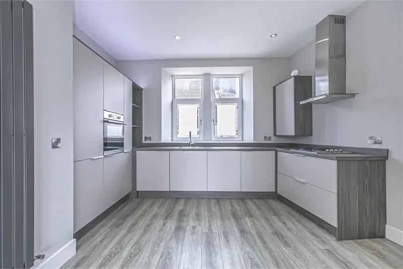2 Bed Flat First Floor with 1 Reception Room Dunfermline