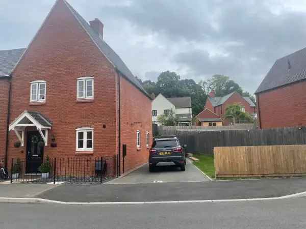 New Build Property 2 Years Old Private Driveway Newly Decorated