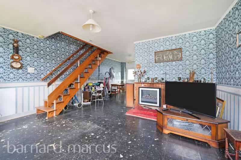Three Bedroom Mid Terrace House Peckham Rye Station No Onward Chain
