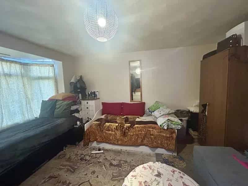 Four Bedroom House Near Cowley Town Centre Zero Deposit Available