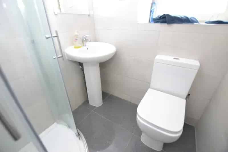 4 Bedroom Flat to Rent in Bow E3 Near Tube Station