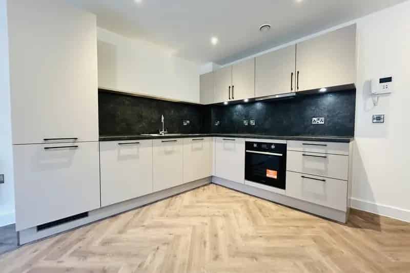 One Bedroom City Centre Apartment Zero Deposit Available