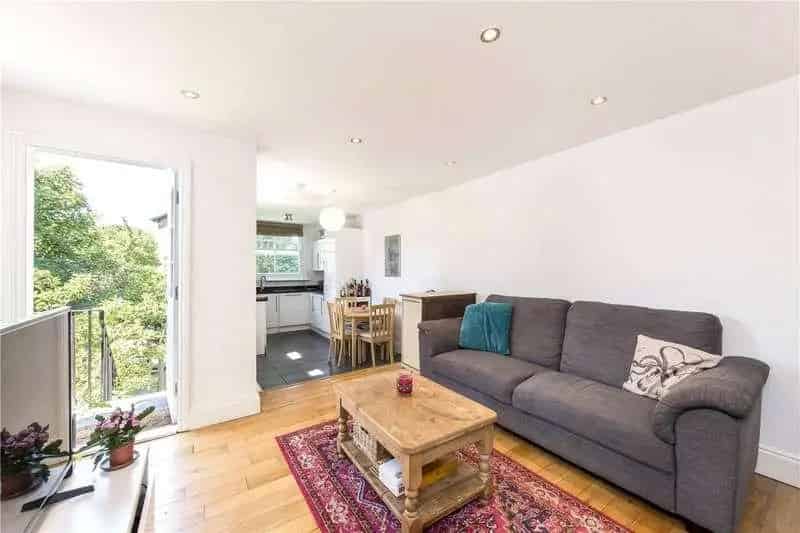 3 Bed Flat for Sale in Quiet Residential Road