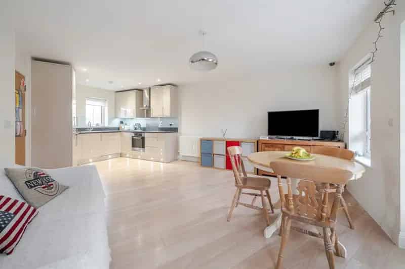 Two Double Bedroom House Near Town Centre Zero Deposit Available