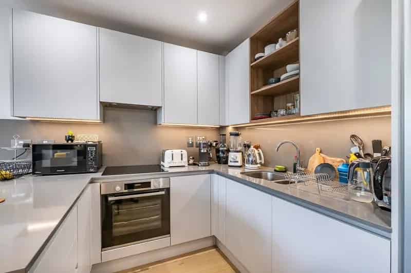 2 Bedroom Flat for Sale Near Queens Park and Westbourne Grove
