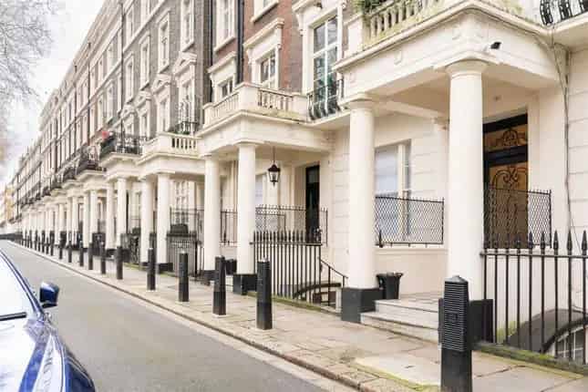 Luxury 3-Bed Flat for Sale in Sussex Gardens London W2