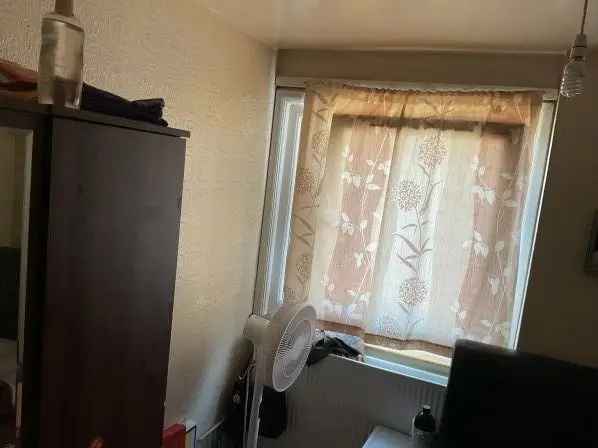 Flat For Rent in Guildford, England