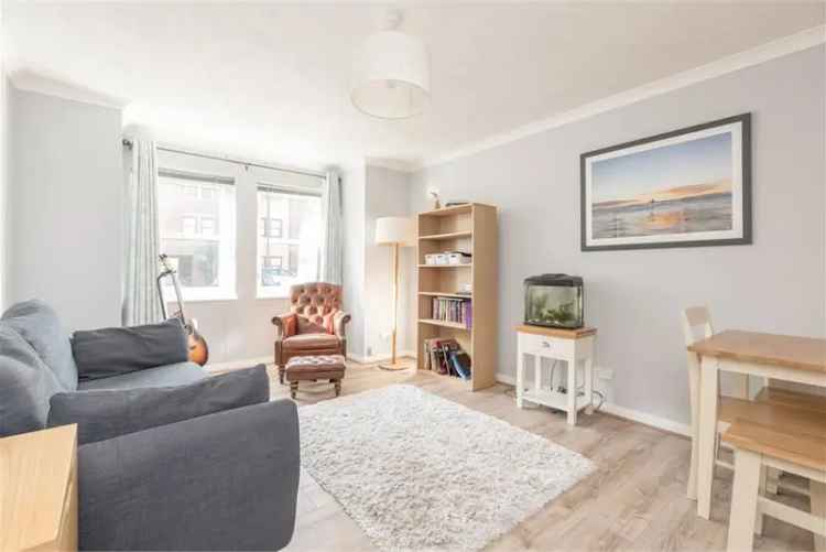 2 Bed Flat - Ground Floor with 1 Reception Room