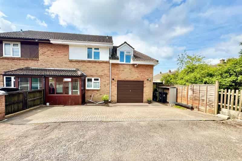 4 Bedroom Semi Detached House For Sale
