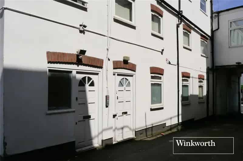 2 Bedroom Flat Barnet High Street Close to Tube Station