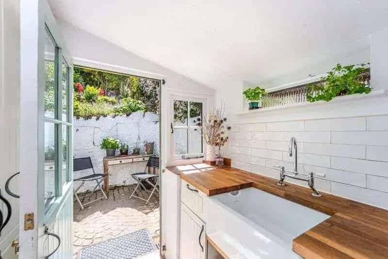 2 Bed Character Cottage For Sale