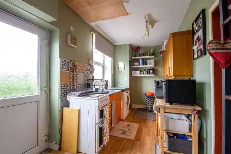2 Bed House for Sale Near Mainline Station