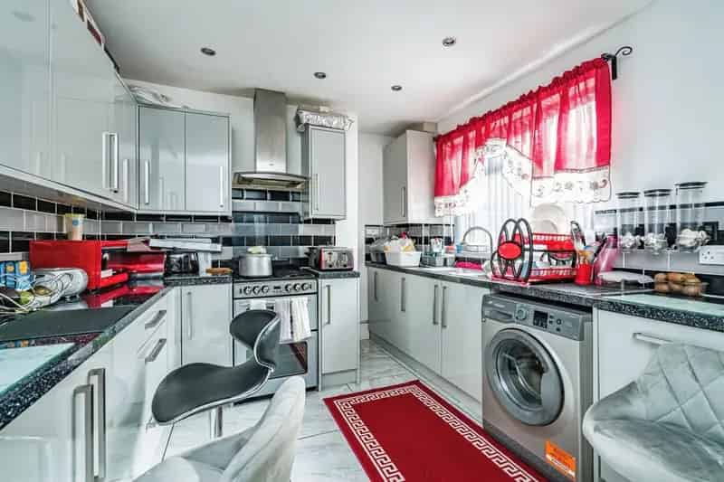Three Bedroom Terraced House Tipton