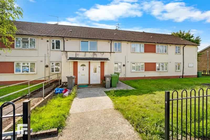 2 Bedroom Maisonette for Sale