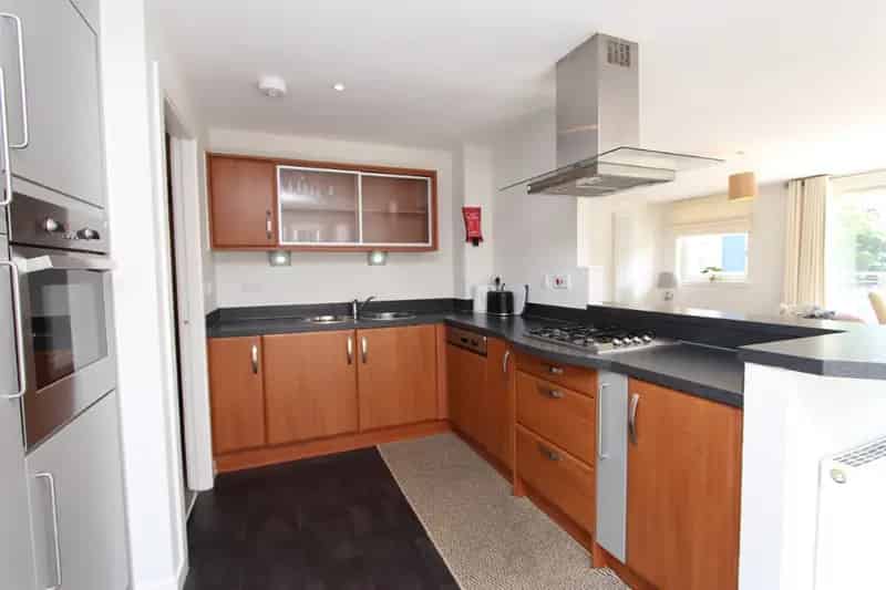 3 Bedroom Furnished Flat to Rent Near Ferry Road